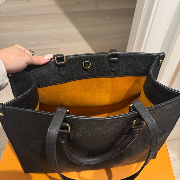 Louis Vuitton Onthego MM Monogram Empreinte Leather - Picture 10 of 16